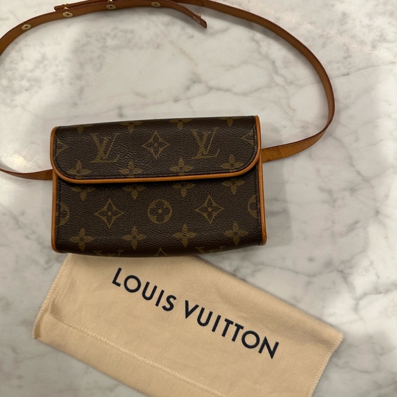 Louis Vuitton Florentine Monogram Canvas
Pochette - Picture 8 of 15